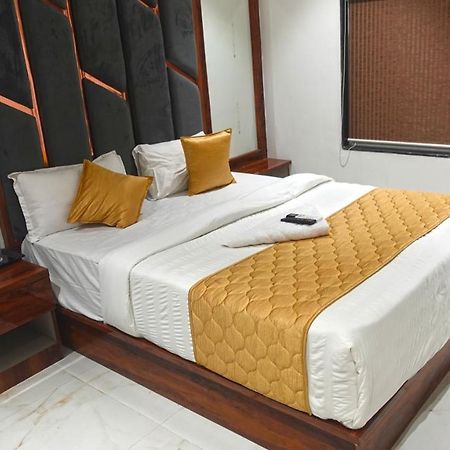 Hotel Palms Residency, Chembur Мумбаї Екстер'єр фото