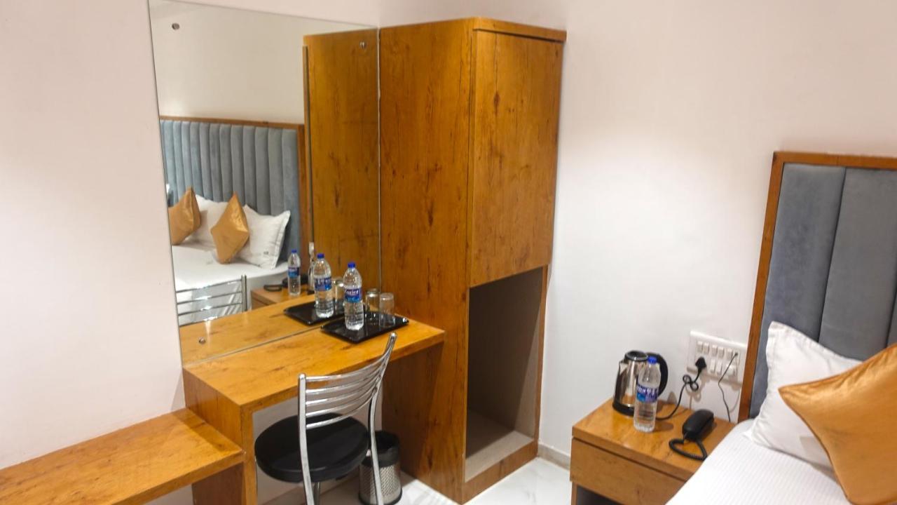 Hotel Palms Residency, Chembur Мумбаї Екстер'єр фото